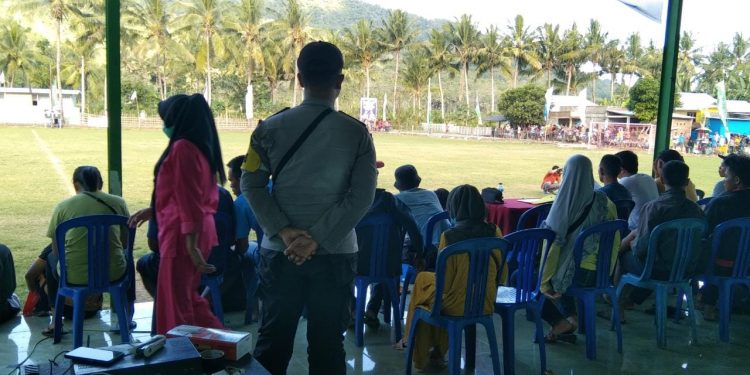 Bhabinkamtibmas Tebo Berikan Himbauan Dalam PAM Open Turnamen Sepak Bola Persebo CUP 1