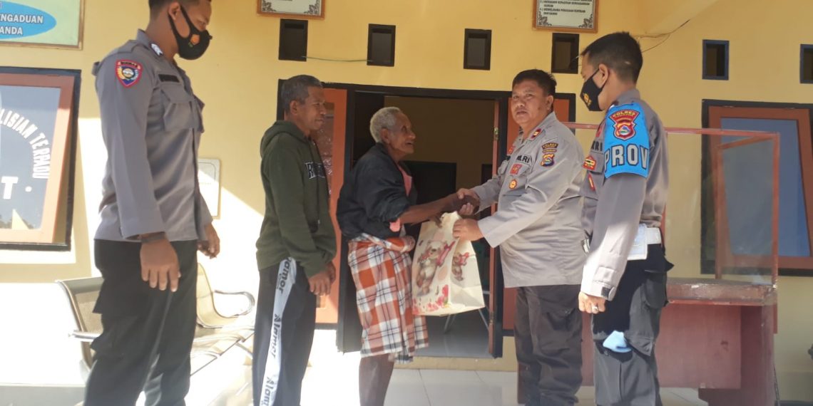 Sempat Hilang, Polsek Rhee Pertemukan Seorang Warga Kepada Keluarganya