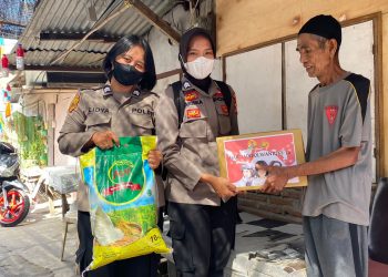 Jelang Hari Jadi Polwan ke-74, Polwan Polres Sumbawa Berikan Tali Asih untuk Para Lansia