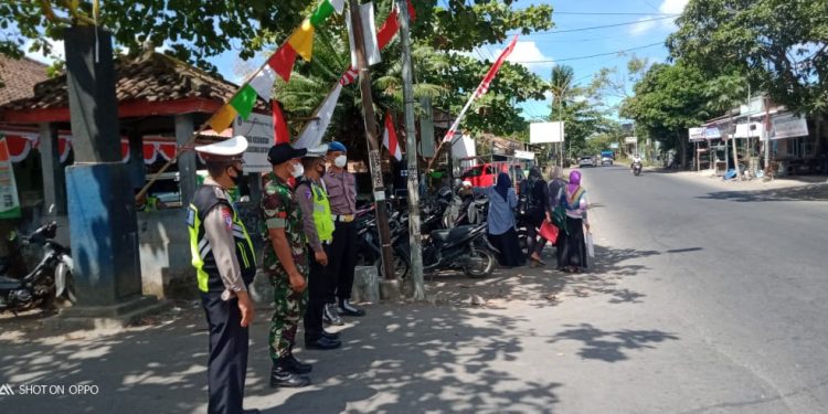 Antisipasi Penyebaran PMK, Polres Loteng Lakukan Penyekatan Lalu Lintas Hewan Ternak