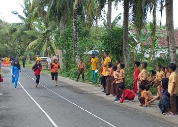Sambut HUT RI ke-77, Mahasiswa KKN Kelompok 5 UPATMA Gelar Lomba Lari 100 Meter