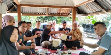 Lagi, SKC Beri Bantuan Mushaf Al-Qur’an dan Sarung kepada TQ Al-Muhajirin Berora