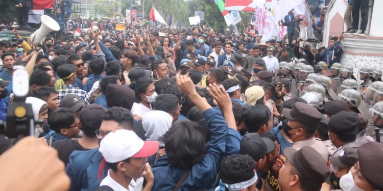Aksi Demo Mahasiswa, Tetap Kondusif Walaupun Diwarnai Aksi Dorong