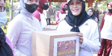 Jumat Berkah, Bansos Polda NTB Sasar PHL dan Nelayan