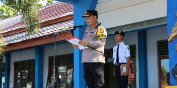 Kapolres, Waka Polres dan Seluruh PJU Polres Bima Kota Jadi Pembina Upacara di Sejumlah Sekolah