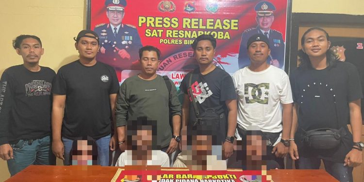 Berantas Narkoba, Tim Cobra Alpha Tangkap 4 Warga Kota Bima Berikut 22 Poket Sabu