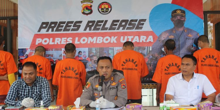 Hasil Ungkap Kasus Selama 1 Bulan, Kapolres Lombok Utara Pimpin Konferensi Pers