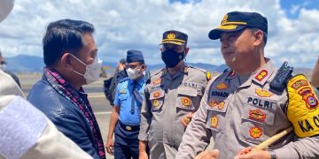 Kepala Staf Kepresidenan Moeldoko Berkunjung di Bima, Kapolres Bima Kota Jemput di Bandara SMS Bima
