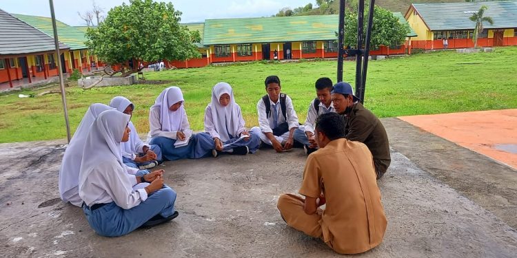 Tim Jurnalistik SMAN 1 HU’U Gelar Rapat Perdana