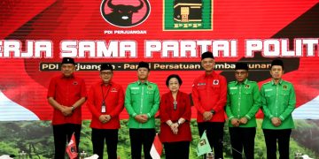 Kerja Sama Dukung Ganjar Pranowo, Mardiono Serahkan Hasil Rapimnas PPP ke Megawati