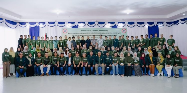 IDI Sumbawa Gelar Rakercab Dan Halal Bihalal di Pantai Baru