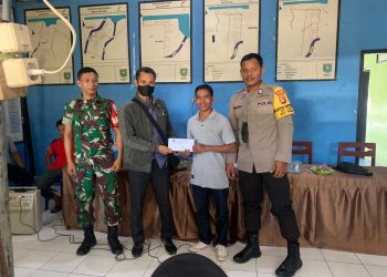 Serah Terima Mahasiswa KKL UNSA Disambut Baik Kepala Desa Luk