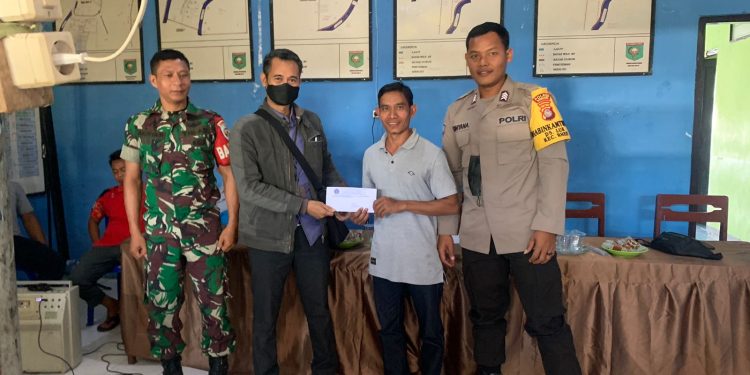 Serah Terima Mahasiswa KKL UNSA Disambut Baik Kepala Desa Luk