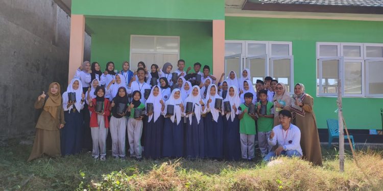 Mahasiwa KKL UNSA Desa Pemasar Adakan Sosialisasi dan Pelatihan Pembuatan Pupuk Organik