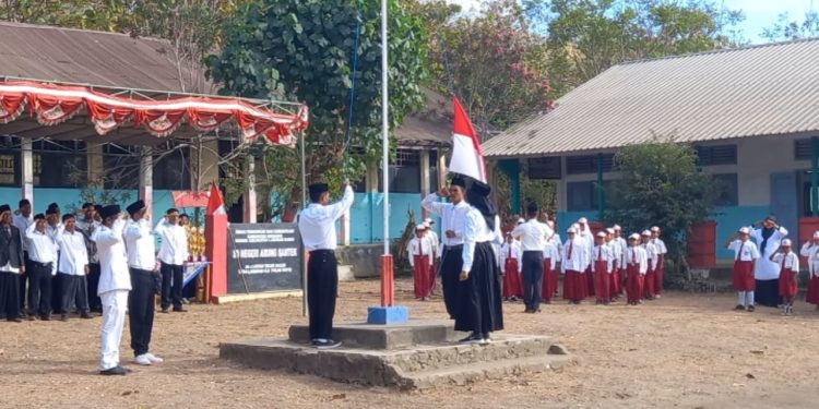 Peringati HUT RI 78, Masyarakat Desa Labuhan Aji Laksanakan Lomba dan Upacara Bendera