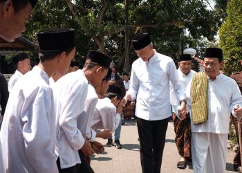Pamitan ke Mbah Munif Demak, Ganjar Didoakan ke Tugas Berikutnya