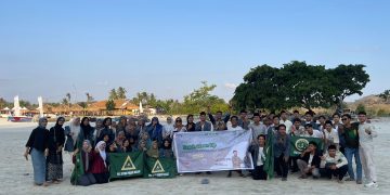 CBP KPP NTB dan IPNU IPPNU NTB Gelar Bersih Pantai di Selong Belanak