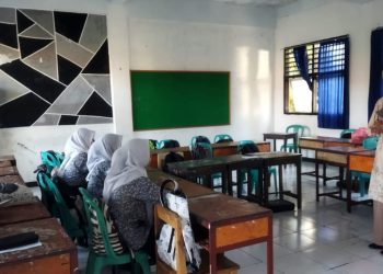 Dosen Prodi Sastra Indonesia UTS Berikan Pelatihan Menulis Cerpen Bagi Siswa SMPN I Sumbawa
