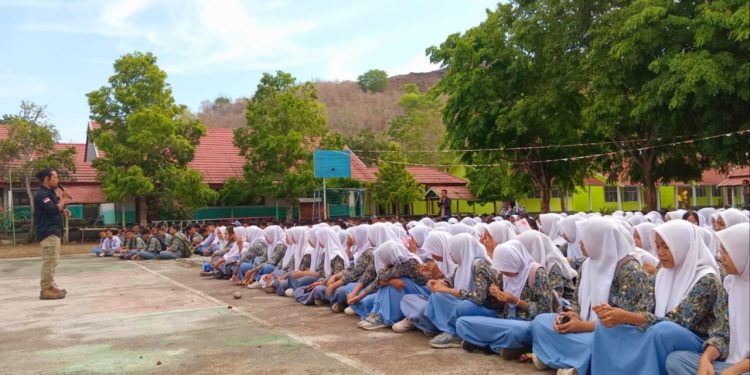Di SMAN 1 Kempo Bersama Generasi, Membumikan Literasi