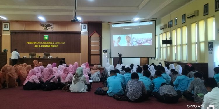 Ratusan Pelajar SMP Ikuti Science Film Festival 2023 di Sumbawa