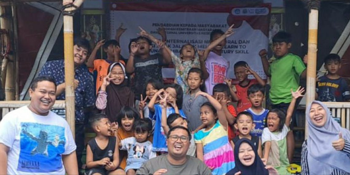 Tim Pengabdian kepada Masyarakat Universitas Negeri Malang Adakan Kegiatan Internalisasi Nilai Moral Tokoh Pandawa 5 dengan Anak Jalanan di Kota Malang