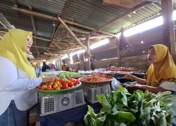 Kunjungan Hj. Dewi Noviany ke Pasar Empang: Serap Aspirasi dan Dukung Ekonomi Lokal