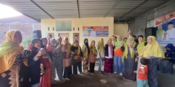 Sapa Ibu-Ibu di Olat Rarang :  Hj. Dewi Noviany Komitmen untuk Kesehatan dan UMKM