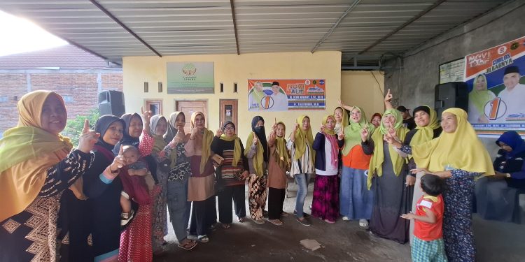 Sapa Ibu-Ibu di Olat Rarang :  Hj. Dewi Noviany Komitmen untuk Kesehatan dan UMKM