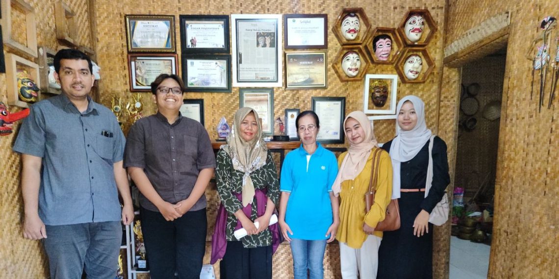 Peran Aktif Mahasiswa dan Dosen Lestarikan Budaya Topeng Malangan di Kampung Budaya Polowijen