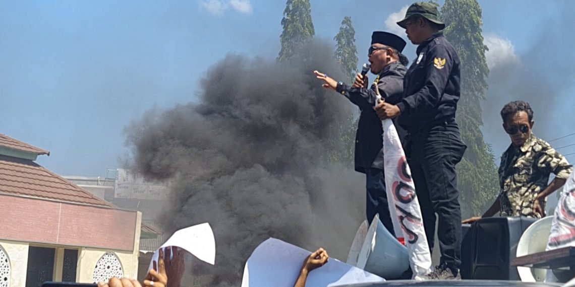 Diduga Terima Suap, FPPK Sumbawa Geruduk PN Sumbawa