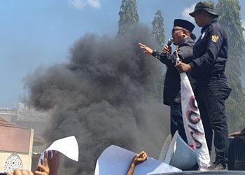 Diduga Terima Suap, FPPK Sumbawa Geruduk PN Sumbawa