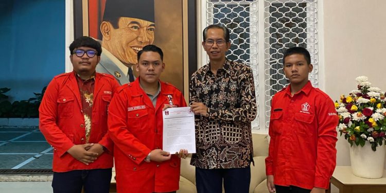 GMNI Surabaya dan GSNI Surabaya Gelar Audiensi dengan Ketua DPRD Surabaya: Soroti Program MBG, Efiensi Anggaran Bidang Pendidikan dan Kesehatan