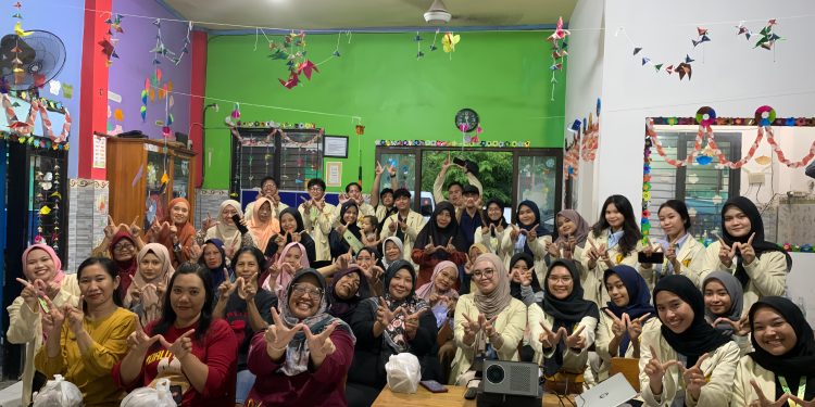 Mahasiswa UWK Surabaya Gelar KKN dan Pengabdian Masyarakat di Pulo Wonokromo: Edukasi, Kesehatan dan Lingkungan jadi Fokus Utama