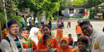 Mahasiswa KKN UWKS Kembangkan Kreativitas Anak dan Tingkatkan Kualitas Lingkungan Hidup di Simomulyo Baru