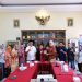 Kunjungi BK3S Jatim, Lita Machfud Arifin Serahkan Dukungan dan Bantuan untuk Kelompok Seni Difabel