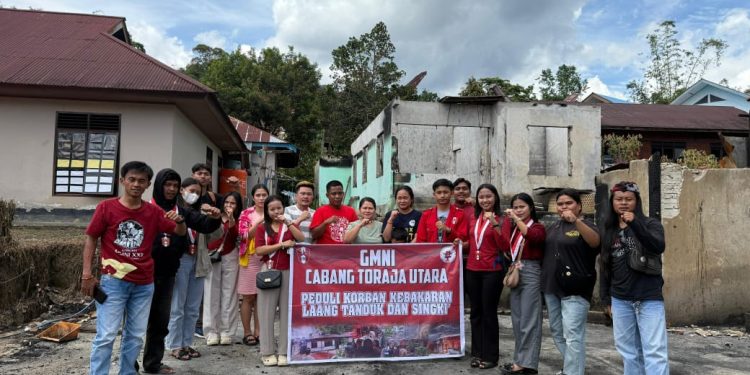 Peduli Sesama, GMNI Cabang Toraja Utara Salurkan Bantuan untuk Korban Terdampak Kebakaran