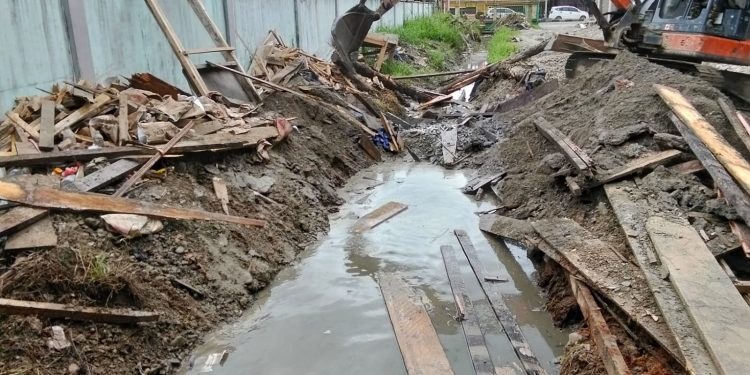 Clean Friday di SMAN I, Distrik dan Kampung Berhasil Mengeluarkan Ribuan Liter Air Pada Drainase Utama