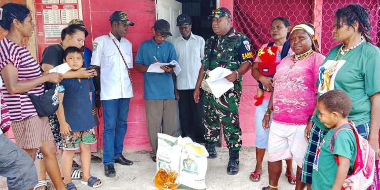 Sinergi Pemerintah Pusat dan Desa, Bantuan Sembako Disalurkan ke Nawaripi Jaya