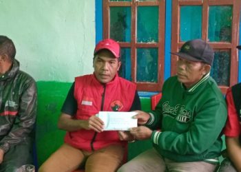 Semangat Gotong Royong, PDI Perjuangan Manggarai Timur Salurkan Bantuan untuk Korban Tanah Longsor