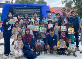 KKN PMD UNRAM 2026 Gelar Program “Sore Ceria” Perkuat Literasi Anak Desa Santong