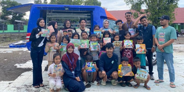 KKN PMD UNRAM 2026 Gelar Program “Sore Ceria” Perkuat Literasi Anak Desa Santong