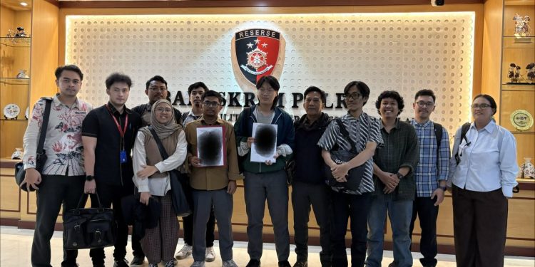 Tim Advokasi untuk Demokrasi Melawan Pembungkaman, Merawat Demokrasi: Aktivis dan Konten Kreator Laporkan Teror ke Polisi